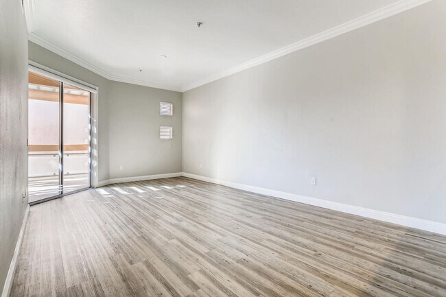 Foto del edificio - Luxury Park Avenue Mid-Rise on 5th Floor, 1 Bedroom HUGE Balcony!
