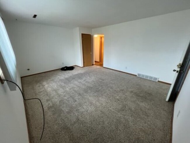 Building Photo - 4922 SW 14th St