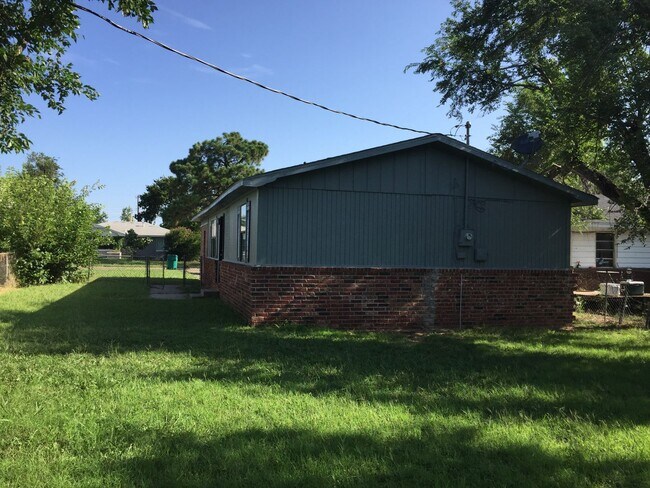 Foto del edificio - Adorable cottage is right in the heart of OKC!