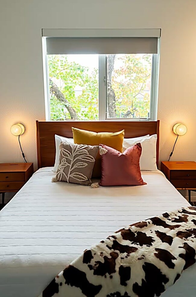 Building Photo - 4904 S Shepherd Dr