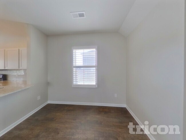 Foto del edificio - 1041 Lonergan Cir