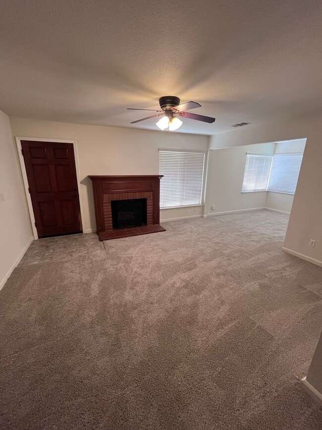 Building Photo - NICE UPDATED HOME IN SACRAMENTO!!