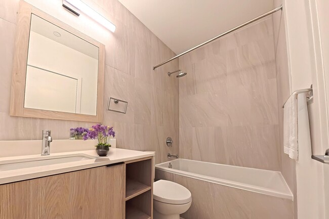 Building Photo - 1007 The Queensway