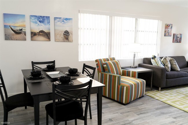 Building Photo - 905 NE 18th Ave