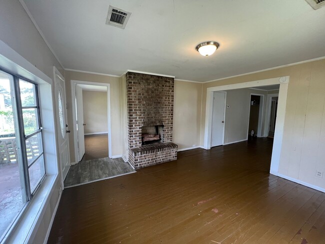 Building Photo - 3 bedroom 1 bathroom home in West Tuscaloosa