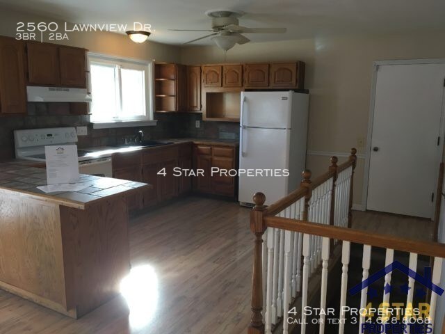 Building Photo - 2560 Lawnview Dr