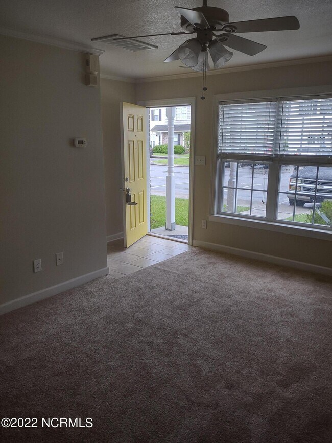 Foto del edificio - 904 Springwood Dr