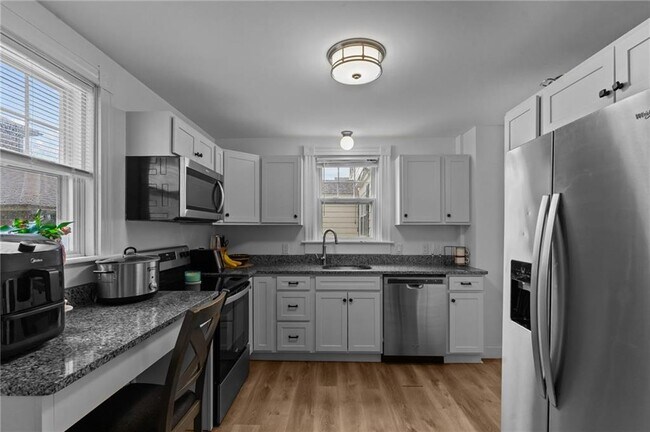 Foto del edificio - 44 Bedlow Ave