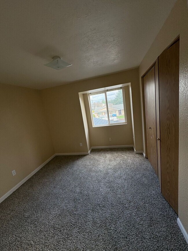 Foto del edificio - 00720-1096/1098 W. Regis St.