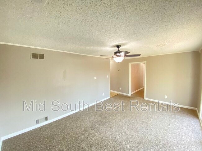 Building Photo - 1225 S White Station Rd
