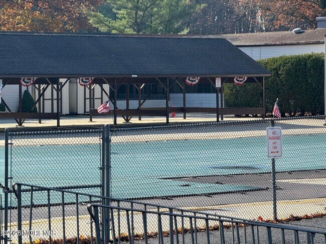 Foto del edificio - 93 Arrowood Rd