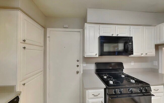 Foto del edificio - MOVE IN READY