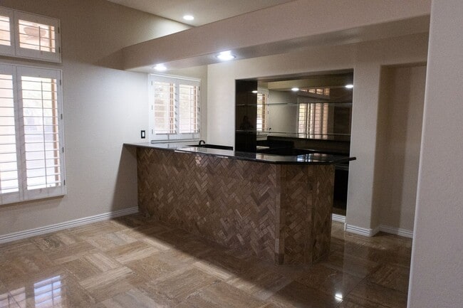 Foto del edificio - Stunning 5 bed/ 3.5 Bath in Pleasant Valley