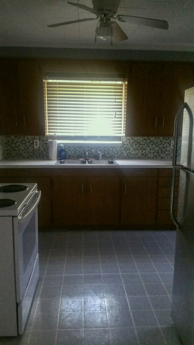 Kitchen - 323 Oxford St