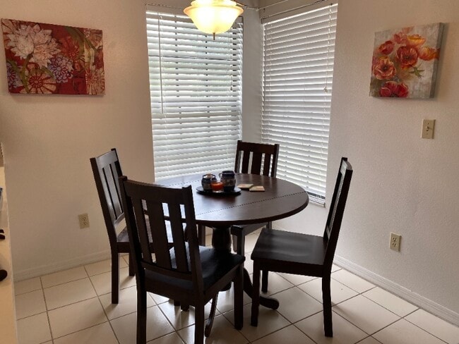 Building Photo - 5831 Plumtree Ct