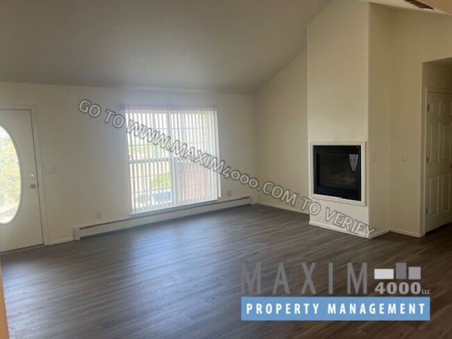 Photo - 401 E Mayfield Dr House