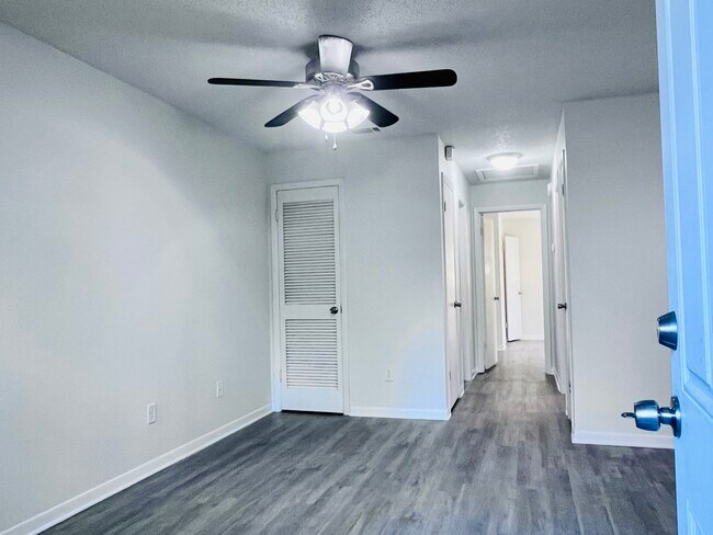 Foto del edificio - 8202 N MARKS ST