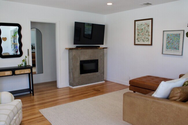 Foto del edificio - 5922 Greentop St