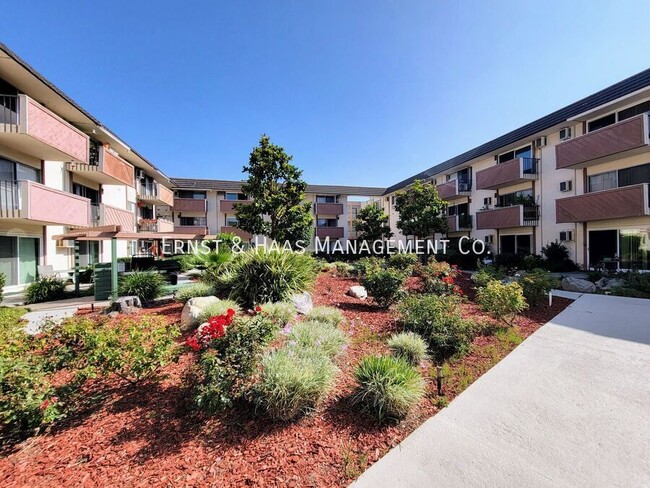 Building Photo - Beautiful 1 Bedroom Condo in Resort Styled...