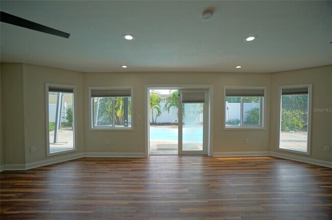 Foto del edificio - 7325 10th St N