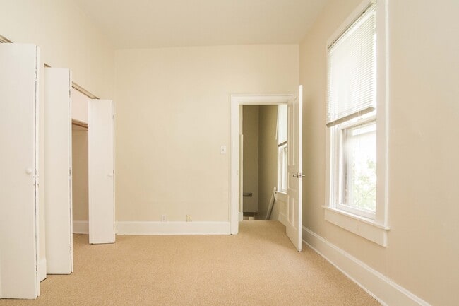 Building Photo - 826 Broadway St