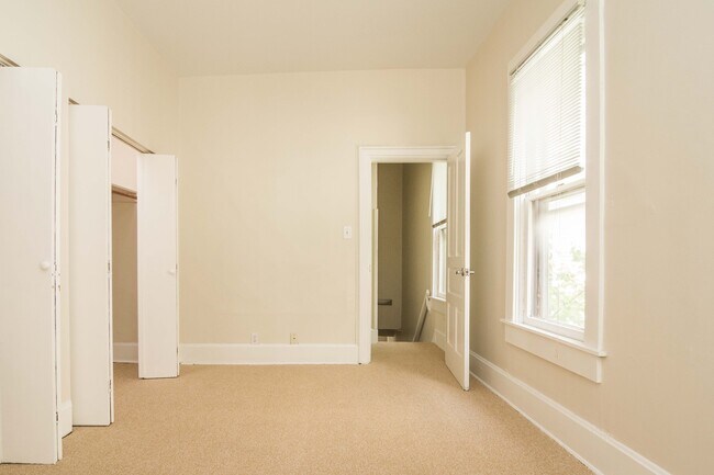 Foto del edificio - 826 Broadway St