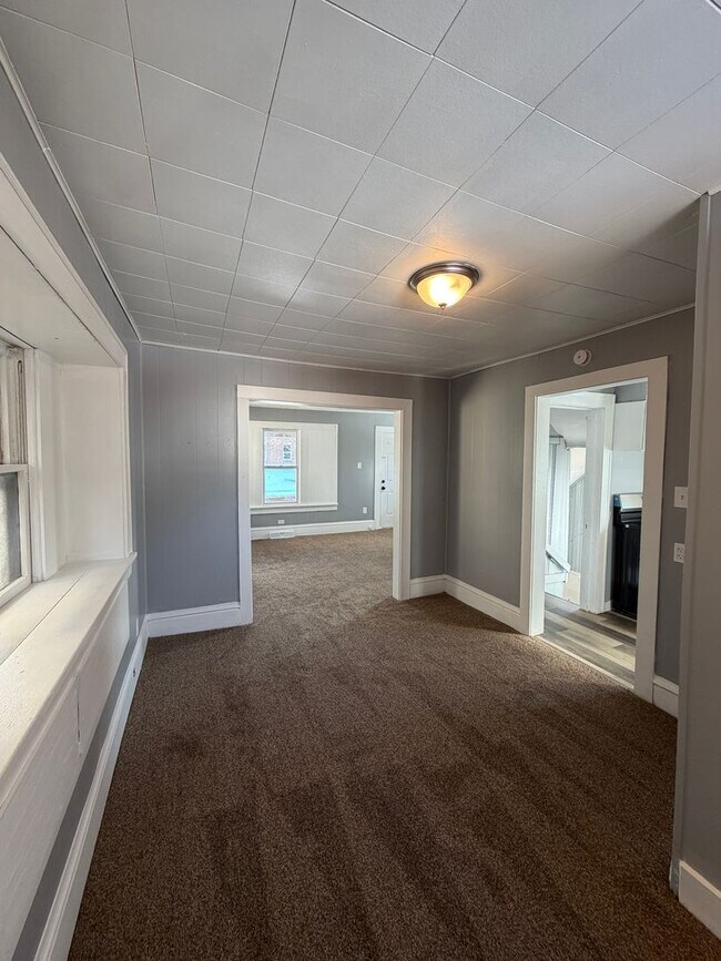 Foto del edificio - Spacious Multi-Level Akron Home for Rent | Open House Feb 7