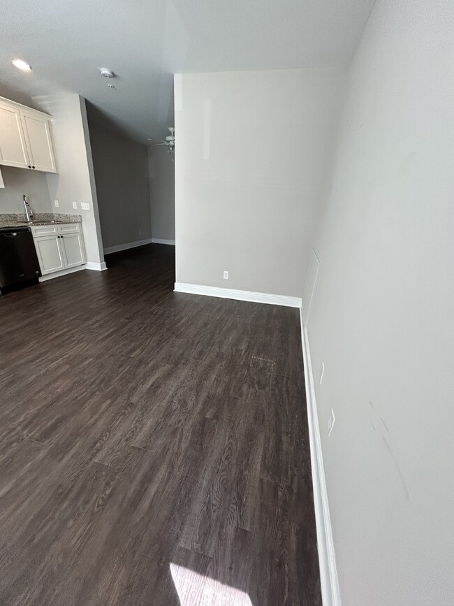 Building Photo - 1 BD STUDIO APARTMENT AVAILABLE FOR RENT
