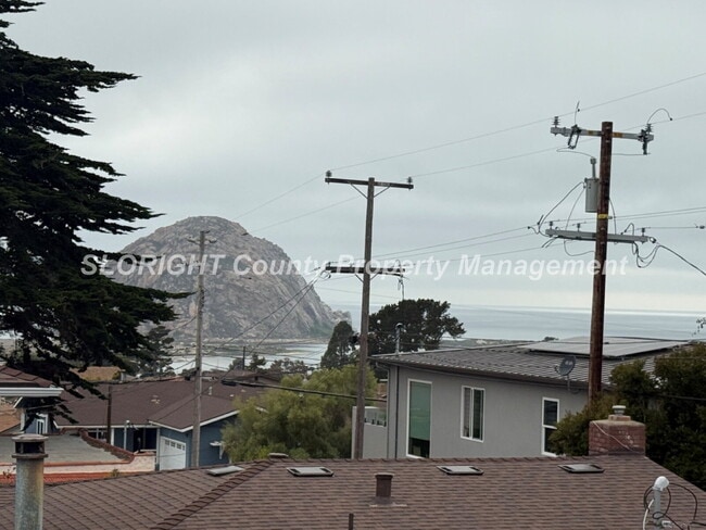 Building Photo - AVAILABLE NOW - 2 Bed/ 2 Bath Morro Bay Unit with views
