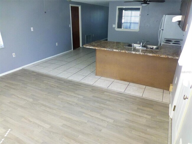 Building Photo - 6910 Larchmont Ave