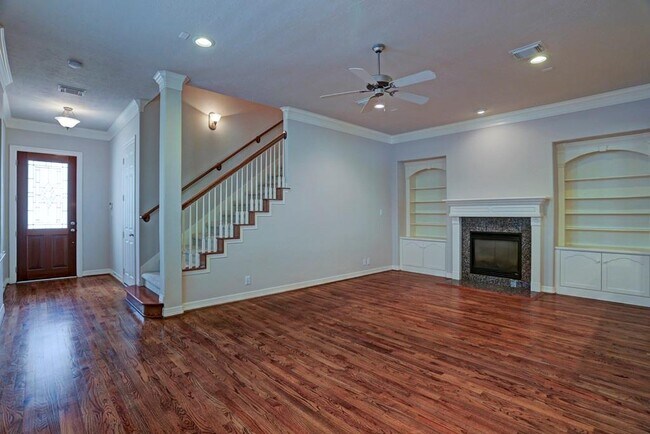 Building Photo - 5317 Elm St