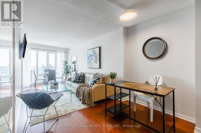 Photo du bâtiment - 210 Victoria St