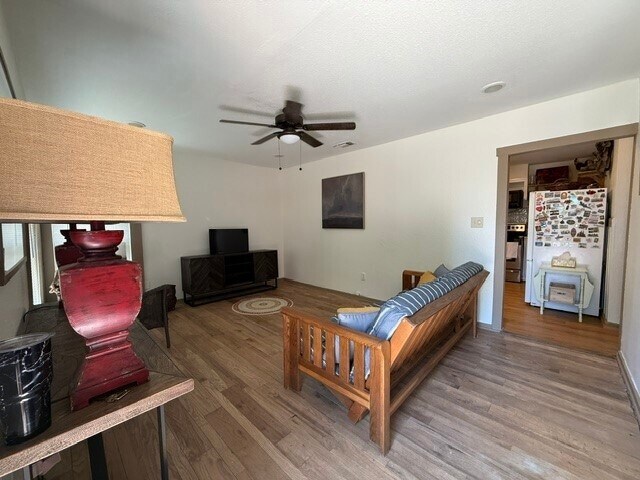 Foto del edificio - 6870 Briar Rd