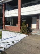 Building Photo - 736 E 26th St