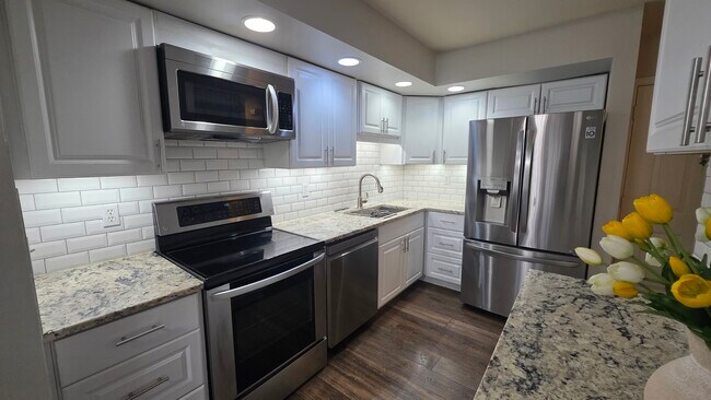 Foto del edificio - 4296 Wimbledon Dr