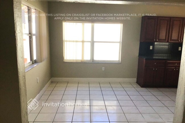 Foto del edificio - 5487 NW 186th St