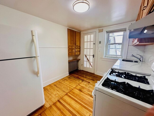 Building Photo - 25 Hillview Ave