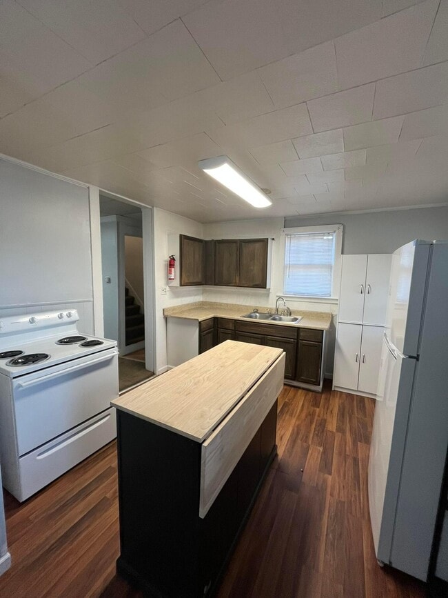 Foto del edificio - 1227 E Chestnut St