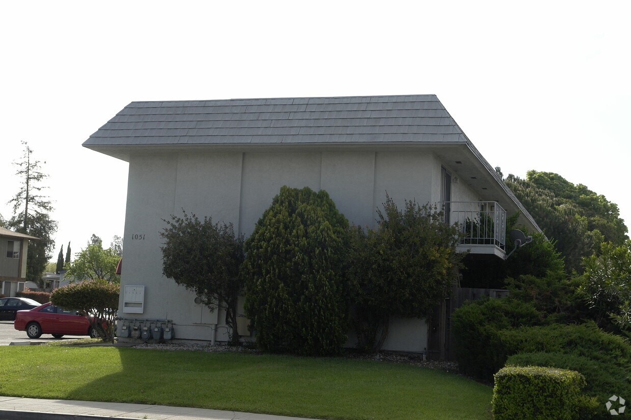 Building Photo - 1051 Bluebell Dr