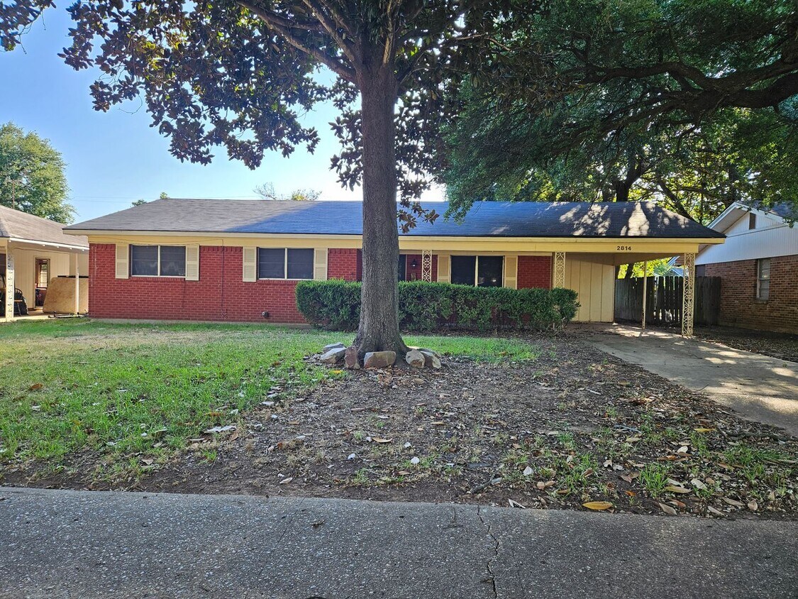 Primary Photo - Spacious 3bd/2bth Home