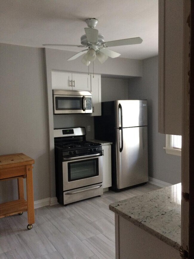 Kitchen - 2525 E 127th St