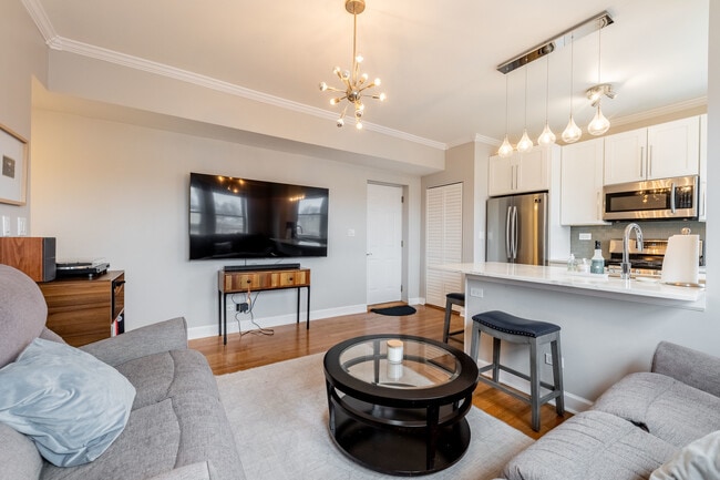 Building Photo - 3214 W Berteau Ave