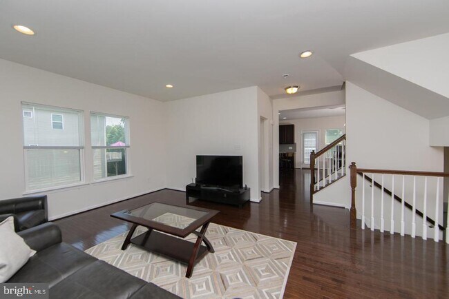 Building Photo - 28 Regency Ct