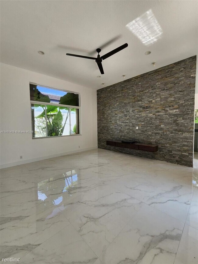 Building Photo - 5 br, 3 bath House - 1506 Lantana Ct