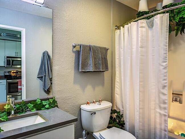 Building Photo - 655 S Fair Oaks Ave