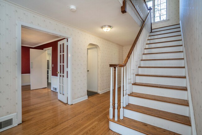 Entry Hall - 88 Pilgrim Rd