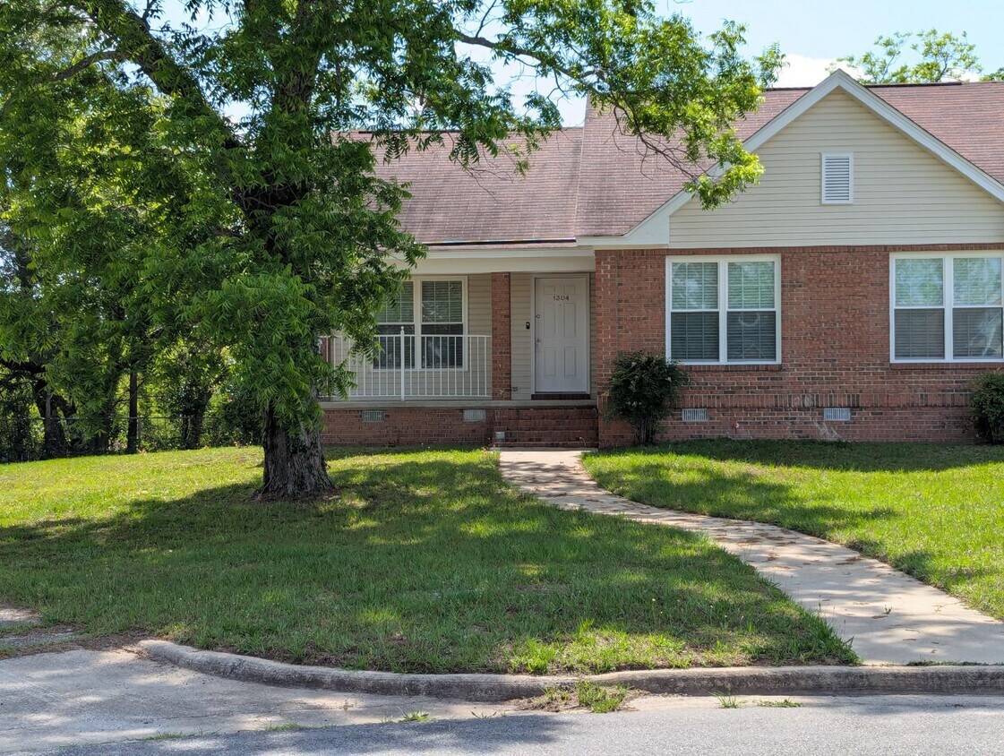Foto principal - 1304 Montego Ct