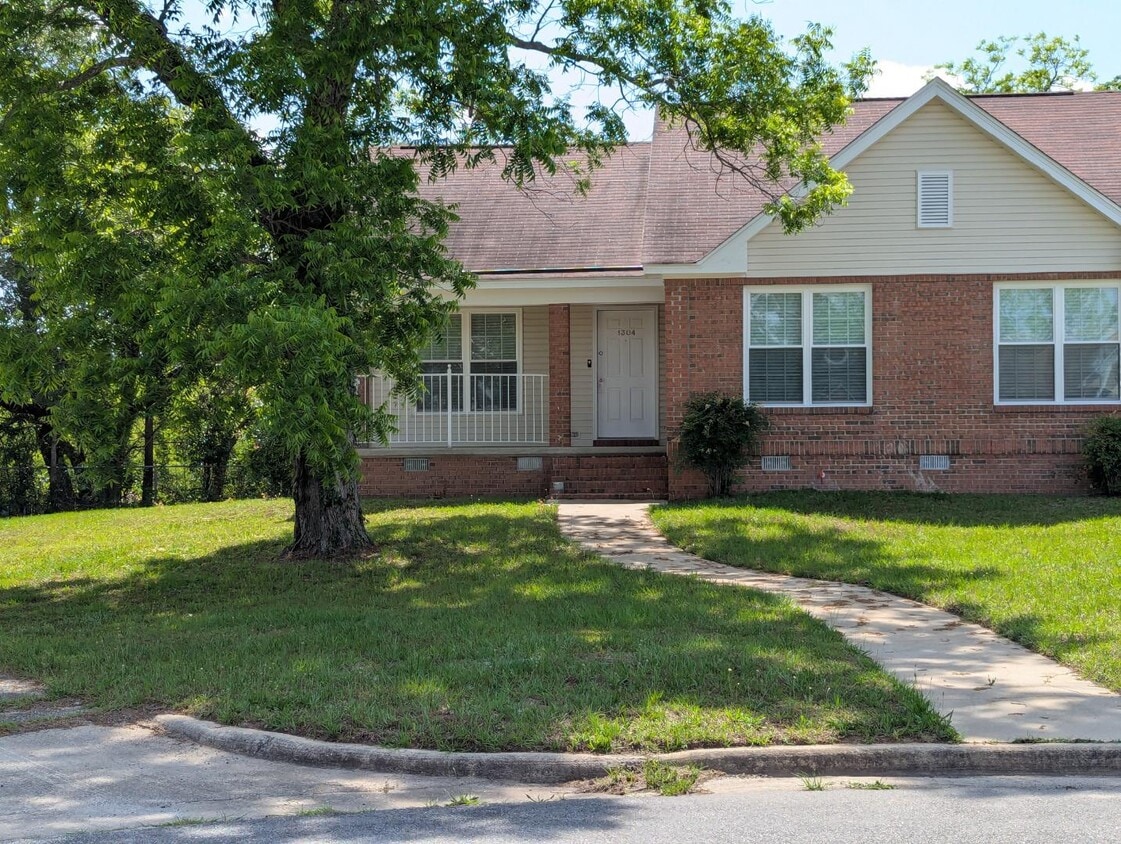 Primary Photo - 1304 Montego Ct
