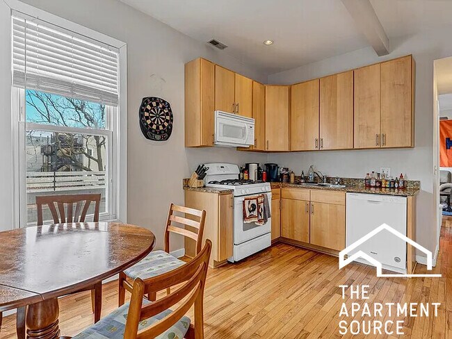 Building Photo - 1506 W Wolfram St