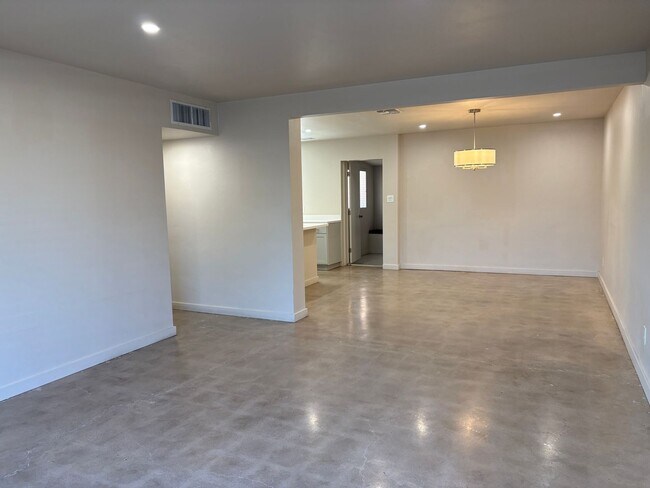 Foto del edificio - 3 Bedroom Brick Home